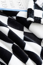 Load image into Gallery viewer, Checkered Throw Blanket