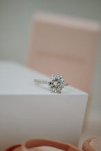 Load image into Gallery viewer, Thara Round Cut Sterling Silver Ring