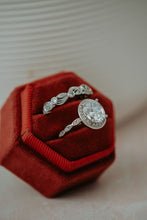 Load image into Gallery viewer, Sia Oval Cut Silver Ring Set
