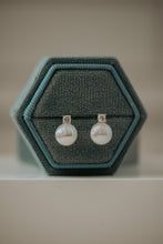 Load image into Gallery viewer, Liora Pearl Silver Stud Earrings