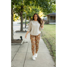 Load image into Gallery viewer, PreOrder | The Autumn - Fall Leaves Leggings