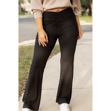 Load image into Gallery viewer, Ready to Ship | The Liz - Crossover 30" Bootcut Leggings with Pockets