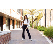 Load image into Gallery viewer, Ready to Ship | The Liz - Crossover 30" Bootcut Leggings with Pockets