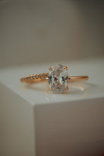 Load image into Gallery viewer, Helena 2PC Champagne Gold Ring Set
