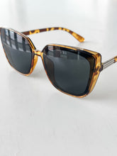 Load image into Gallery viewer, Cleo Cat Eye Sunglasses "Tortoise"