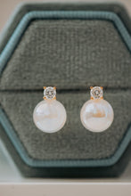 Load image into Gallery viewer, Liora Pearl Gold Stud Earrings
