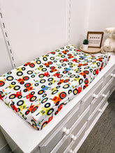 Load image into Gallery viewer, Bizzy Butter Bedding | Changing Pad