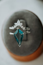Load image into Gallery viewer, Samara 2PC Blue Crystal Ring Set