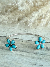 Load image into Gallery viewer, Western Turquoise Flower Reverse Cuff