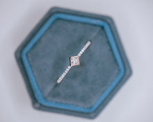 Load image into Gallery viewer, The Gia Ring