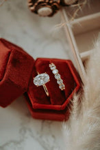 Load image into Gallery viewer, Estelle 2PC Champagne Gold Ring Set