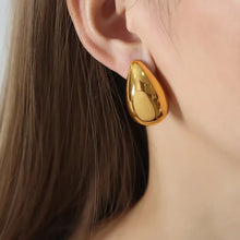 Load image into Gallery viewer, Dahlia Gold Stud Earrings
