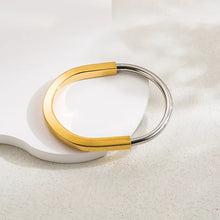 Load image into Gallery viewer, Dane Oval Buckle Bangle