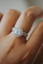 Load image into Gallery viewer, Zadie Round Cut 2PC Ring Set