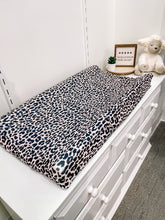 Load image into Gallery viewer, Bizzy Butter Bedding | Changing Pad