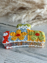 Load image into Gallery viewer, Flower Crochet Retro Hair Claw