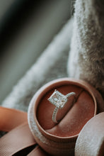 Load image into Gallery viewer, Fall In Love Emerald Cubic Zirconia Stone Sterling Silver Ring Rhodium Plating