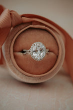 Load image into Gallery viewer, Kezia Round Cut Silver Ring