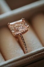 Load image into Gallery viewer, Rachel Champagne Morganite Rose Gold Ring