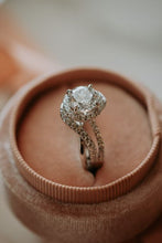 Load image into Gallery viewer, Ariana Round Cut Sterling Silver Ring