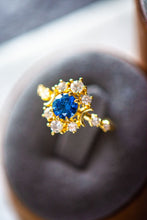 Load image into Gallery viewer, Stellar Round Cut Dainty 18K Gold Ring