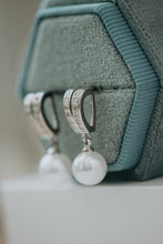 Load image into Gallery viewer, Daria Pearl Silver Drop Earrings