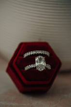 Load image into Gallery viewer, Francine Oval Cut 2PC Ring Set