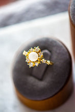 Load image into Gallery viewer, Stellar Round Cut Dainty 18K Gold Ring