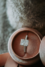 Load image into Gallery viewer, Fall In Love Emerald Cubic Zirconia Stone Sterling Silver Ring Rhodium Plating