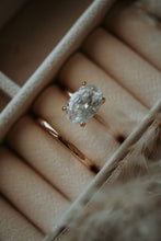 Load image into Gallery viewer, Robyn 2PC Champagne Gold Ring Set