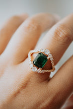 Load image into Gallery viewer, Blythe Emerald Gold Ring Set