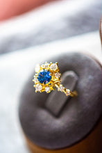 Load image into Gallery viewer, Stellar Round Cut Dainty 18K Gold Ring