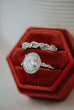 Load image into Gallery viewer, Sia Oval Cut Silver Ring Set
