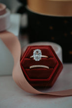 Load image into Gallery viewer, Helena 2PC Champagne Gold Ring Set