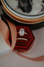 Load image into Gallery viewer, Helena 2PC Champagne Gold Ring Set