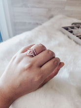 Load image into Gallery viewer, Rayna Morganite Rose Gold Ring Set