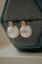 Load image into Gallery viewer, Liora Pearl Gold Stud Earrings