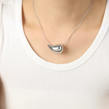 Load image into Gallery viewer, Amie Droplet Necklace