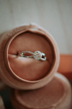 Load image into Gallery viewer, Aspen Round Cut 1CT Moissanite on Sterling Silver