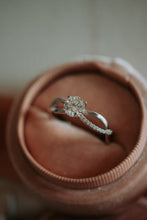 Load image into Gallery viewer, Aspen Round Cut 1CT Moissanite on Sterling Silver