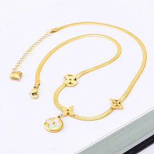 Load image into Gallery viewer, Davi Four-Leaf Clover Gold Necklace