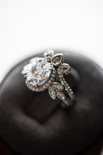 Load image into Gallery viewer, Ivy Oval Cut Sterling Silver Ring Set