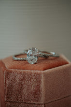 Load image into Gallery viewer, Hilda Oval Cut 3PC Ring Set