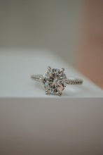 Load image into Gallery viewer, Thara Round Cut Sterling Silver Ring