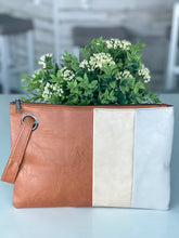 Load image into Gallery viewer, Hint Of Fall Clutch "Gray"