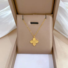Load image into Gallery viewer, Jan Flower Gold Necklace
