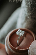 Load image into Gallery viewer, Fall In Love Emerald Cubic Zirconia Stone Sterling Silver Ring Rhodium Plating