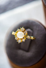 Load image into Gallery viewer, Stellar Round Cut Dainty 18K Gold Ring