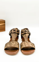 Load image into Gallery viewer, Loop D Loop Sandals in Tan