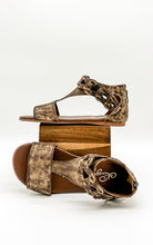 Load image into Gallery viewer, Loop D Loop Sandals in Tan